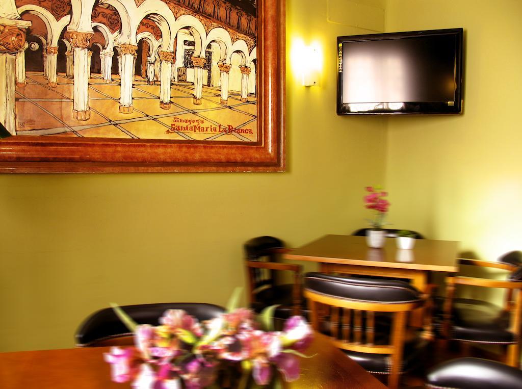 Hostal Los Guerreros Toledo Exteriör bild