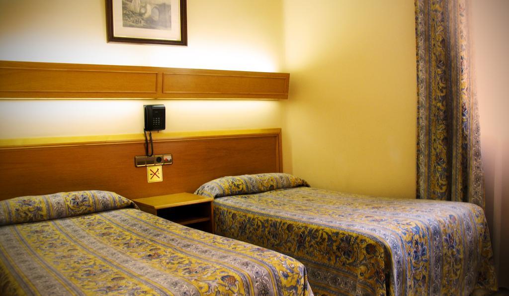 Hostal Los Guerreros Toledo Rum bild